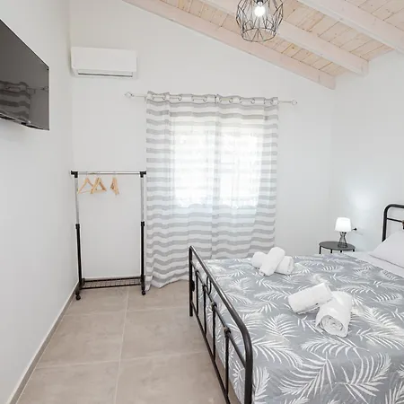 Chrysanthi's House Apartment Gardelades